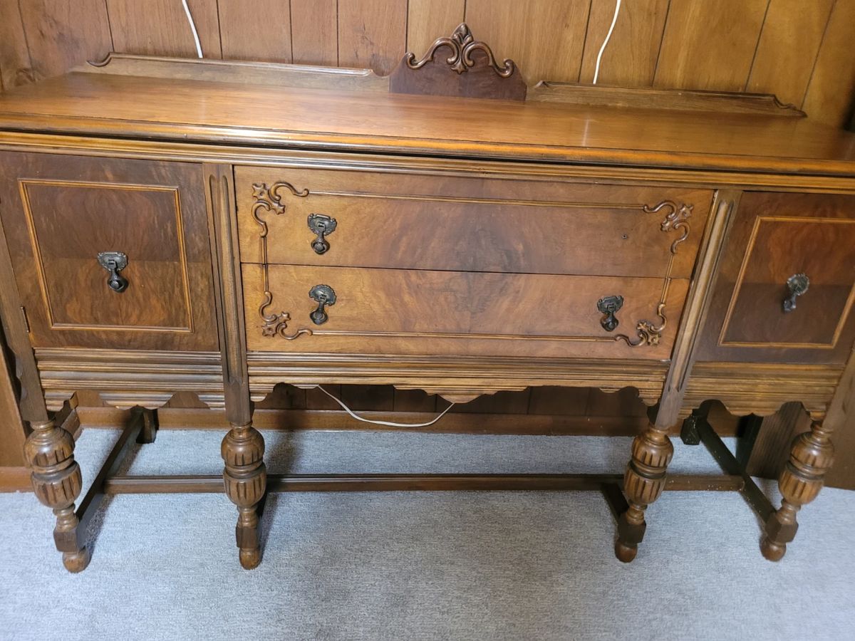 Antig sideboard
